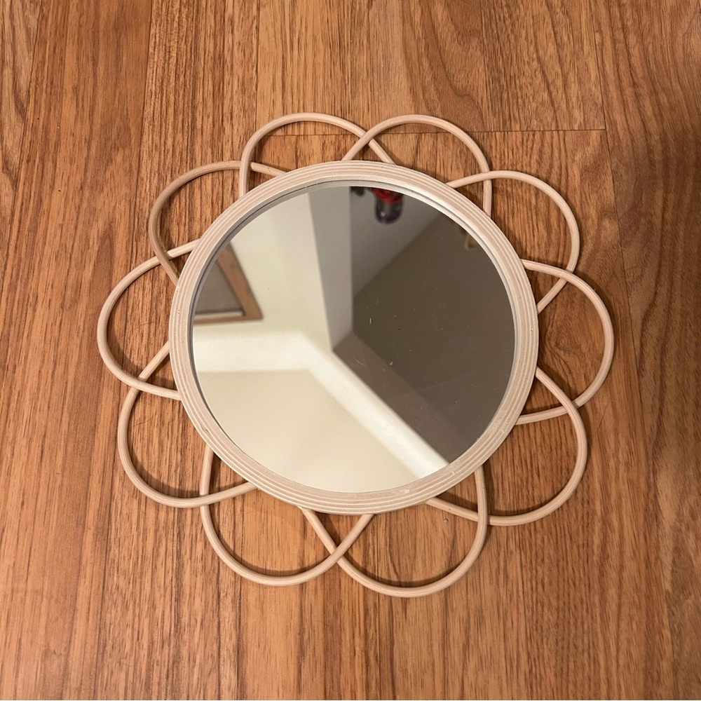 ‼️Small Rattan Flower Mirror‼️